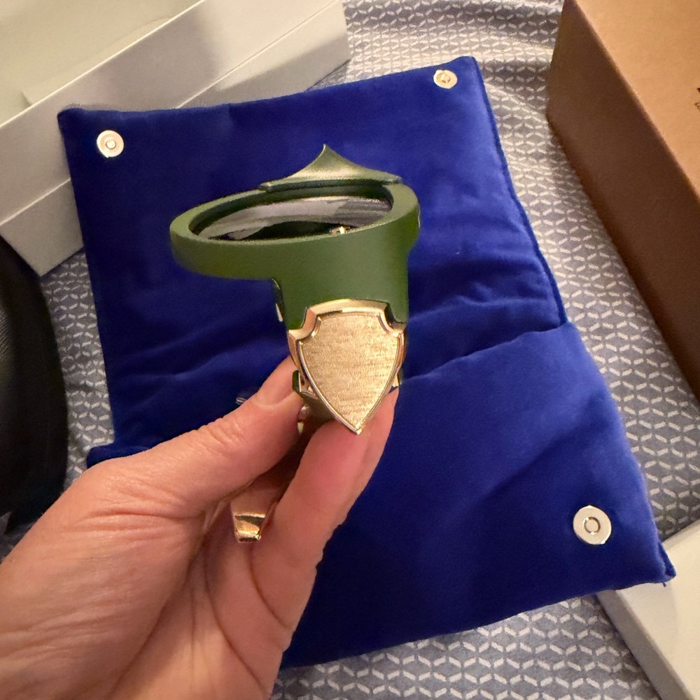 Burberry Green Sunglasses - Picture 4 of 12